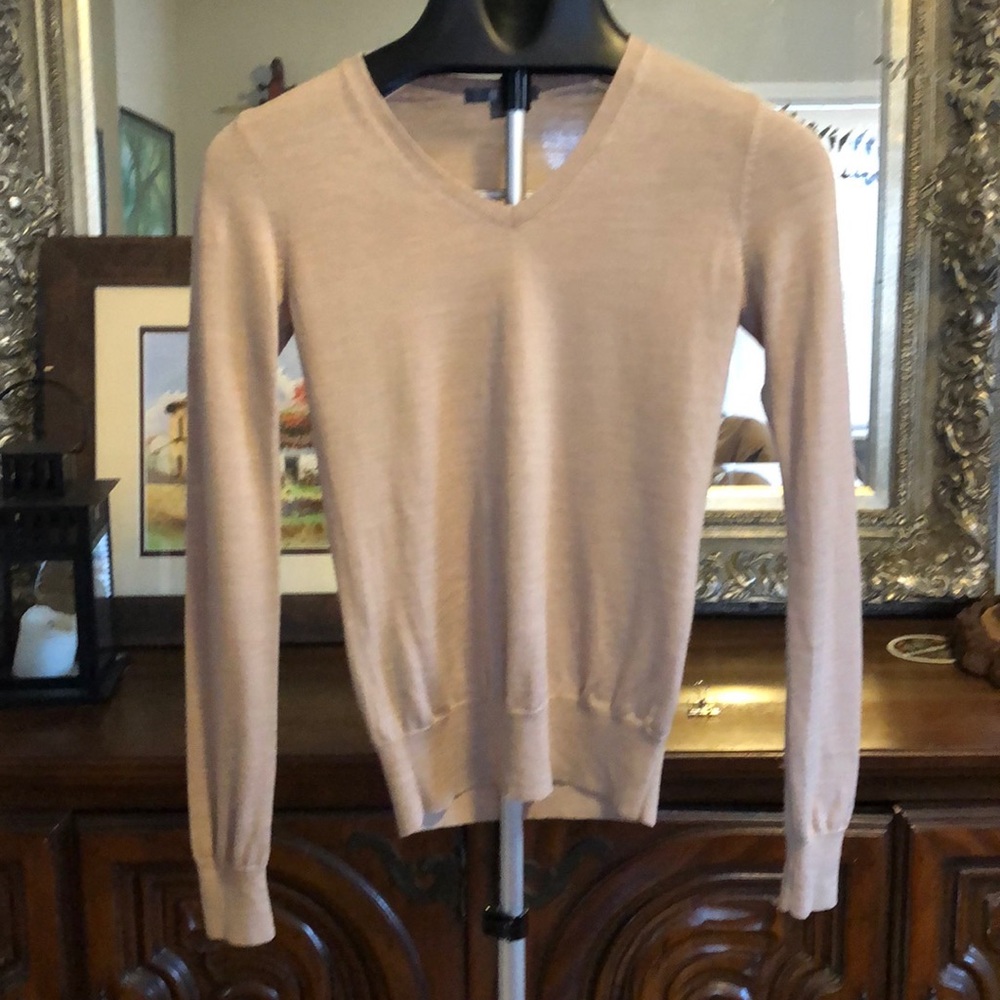 XS Uniqlo 100% Wool V-neck Sweater